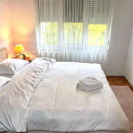 Apartament 2 Camere Орадя Екстер'єр фото